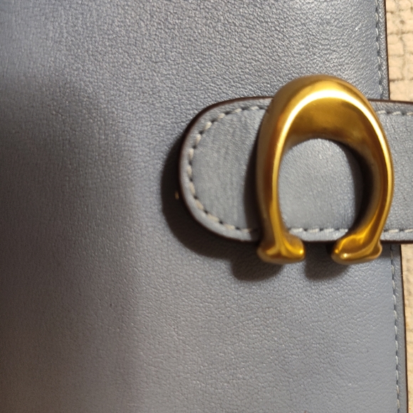 COACH TABBY WALLET BLUE GRAIN LEATHER GOLD TONE C 5 X 3 GUC - Picture 5 of 11